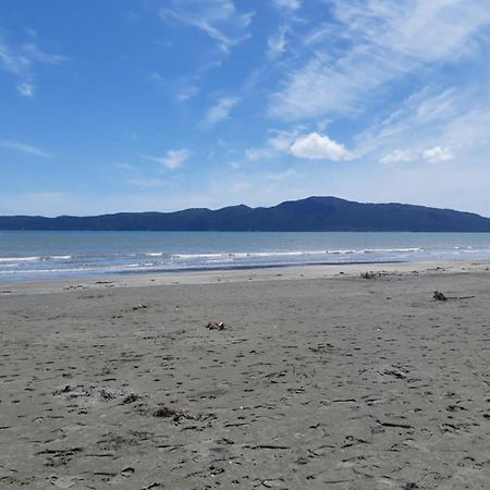 Raumati Guest House Paraparaumu Bagian luar foto