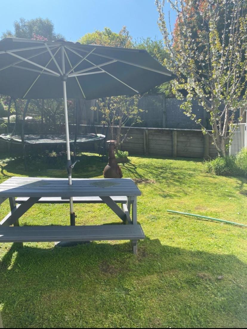 Raumati Guest House Paraparaumu Bagian luar foto